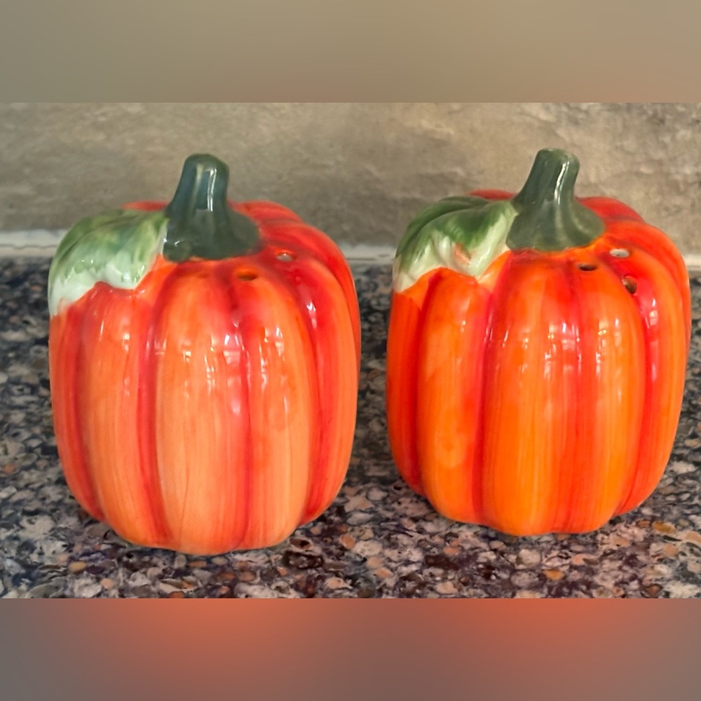 Ceramic Pumpkin Salt and Pepper Shaker Set